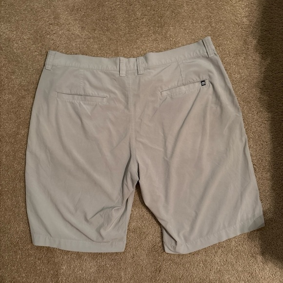 Travis Mathew Hefner Shorts Mens Size 36 Gray Performance Golf Athleisure - Picture 2 of 6